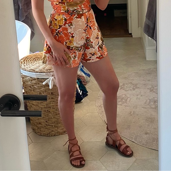 MINKPINK Floral Linen Shorts - Picture 4 of 4